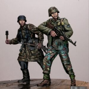 Unpainted 1/35 German Soldiers WW2 WWII 1945 Resin Figure Model Kit Unassembled