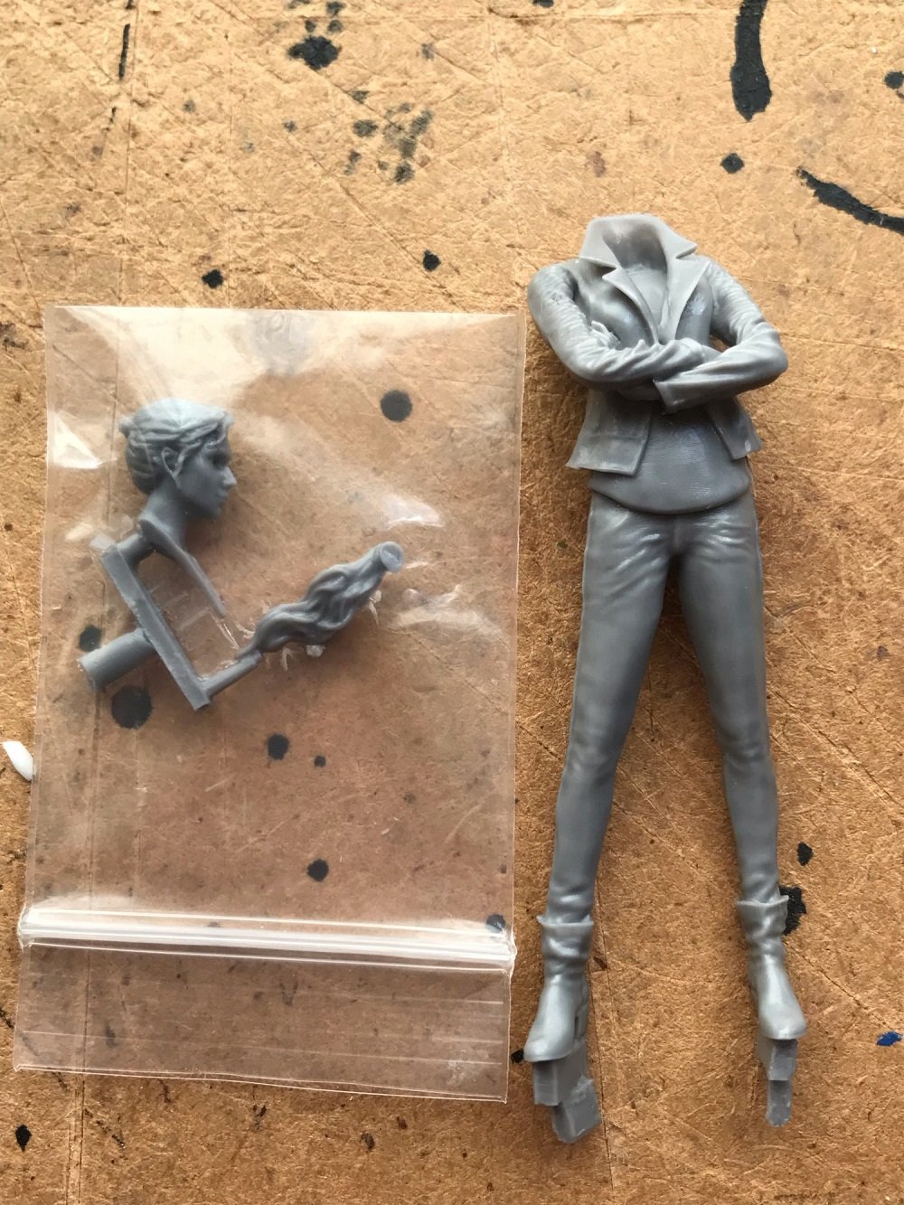 Unpainted 1/24 Racing Car Girl Resin Figure Model Kit Unassembled