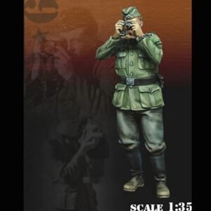 Unpainted 1/35 German Soldier Kriegsberichter Resin Figure Model Kit Unassembled