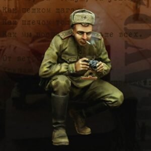 Unpainted 1/35 Red Army Correspondent WW2 Resin Figure Model Kit Unassembled