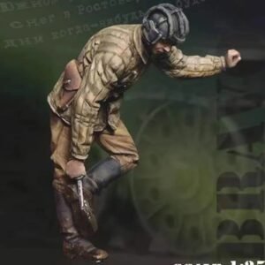 Unpainted 1/35 Soviet Tanker WW2 WWII Resin Figure Model Kit Unassembled