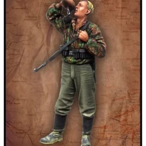 Unpainted 1/35 German Soldier Drinking Water Resin Figure Model Kit Unassembled