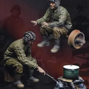 Unpainted 1/35 RKKA Tank Crew Resting Resin Figure Model Kit Unassembled