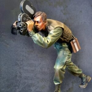 Unpainted 1/35 US Military Cameraman Vietnam War Resin Figure Model Kit Unassembled