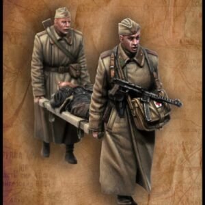 Unpainted 1/35 Soviet Paramedics & Wounded Tankman Resin Figure Model Kit Unassembled