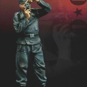 Unpainted 1/35 German Tanker With Camera WW2 Resin Figure Model Kit Unassembled